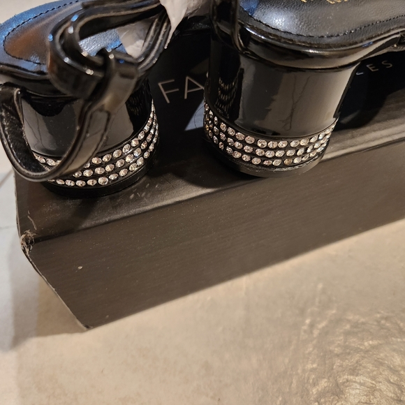 FASHIONOVA sandals 8.5 - Picture 3 of 4